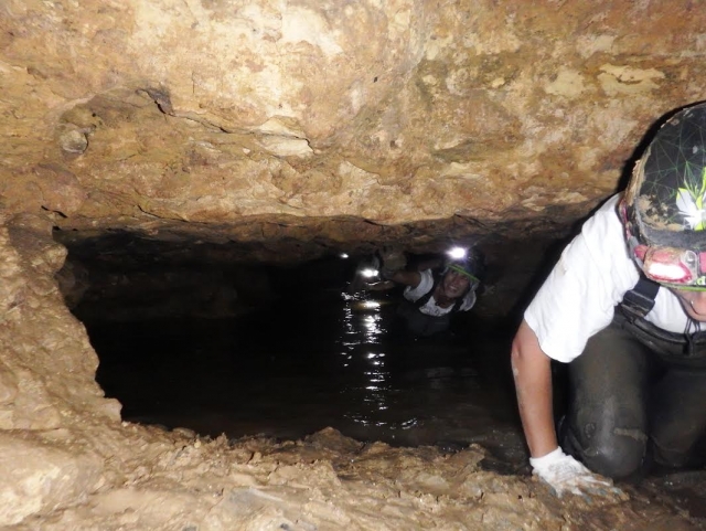 Cueva llena de agua